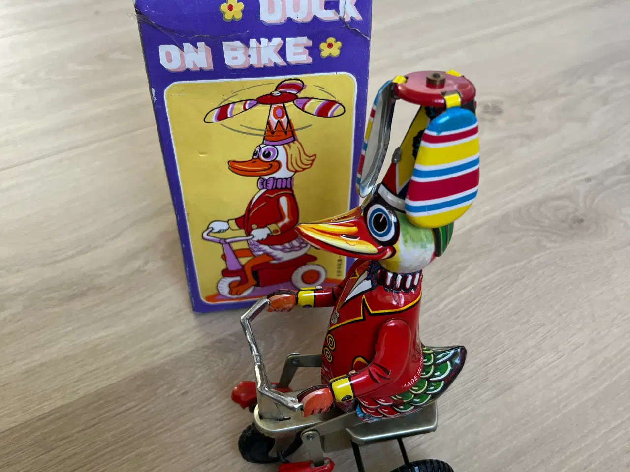Billede 1 - Blikpladelegetøj And på Trehjulet cykel