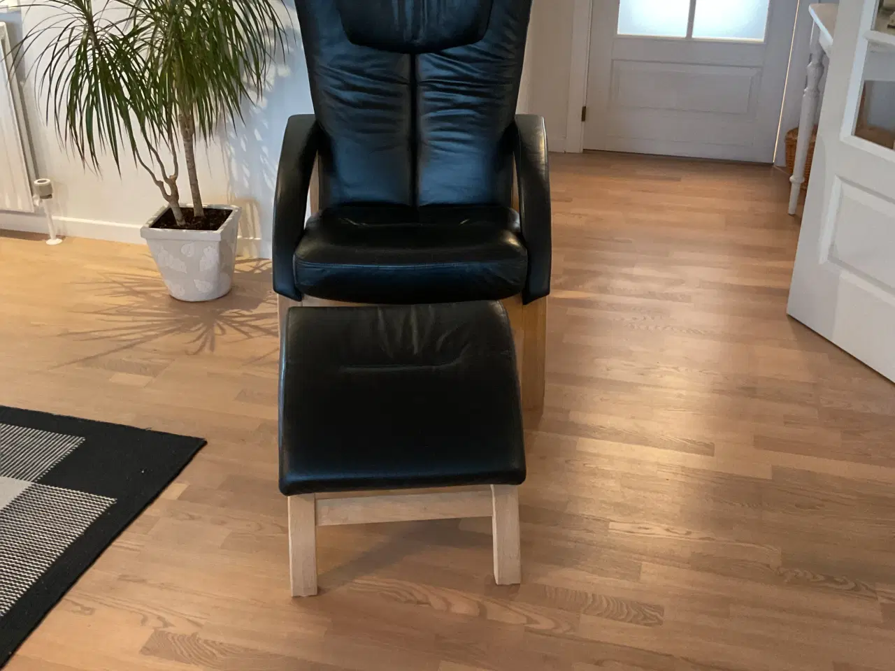 Billede 6 - Clio lænestol med tilhørende skammel