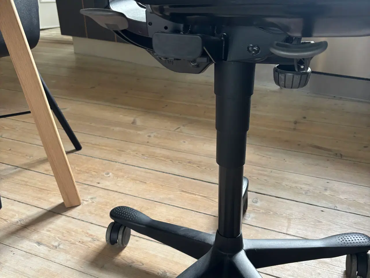 Billede 2 - Kontorstol af ergonomisk karakter