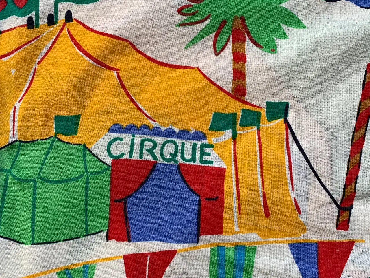 Billede 1 - Stof i flerfarvet design