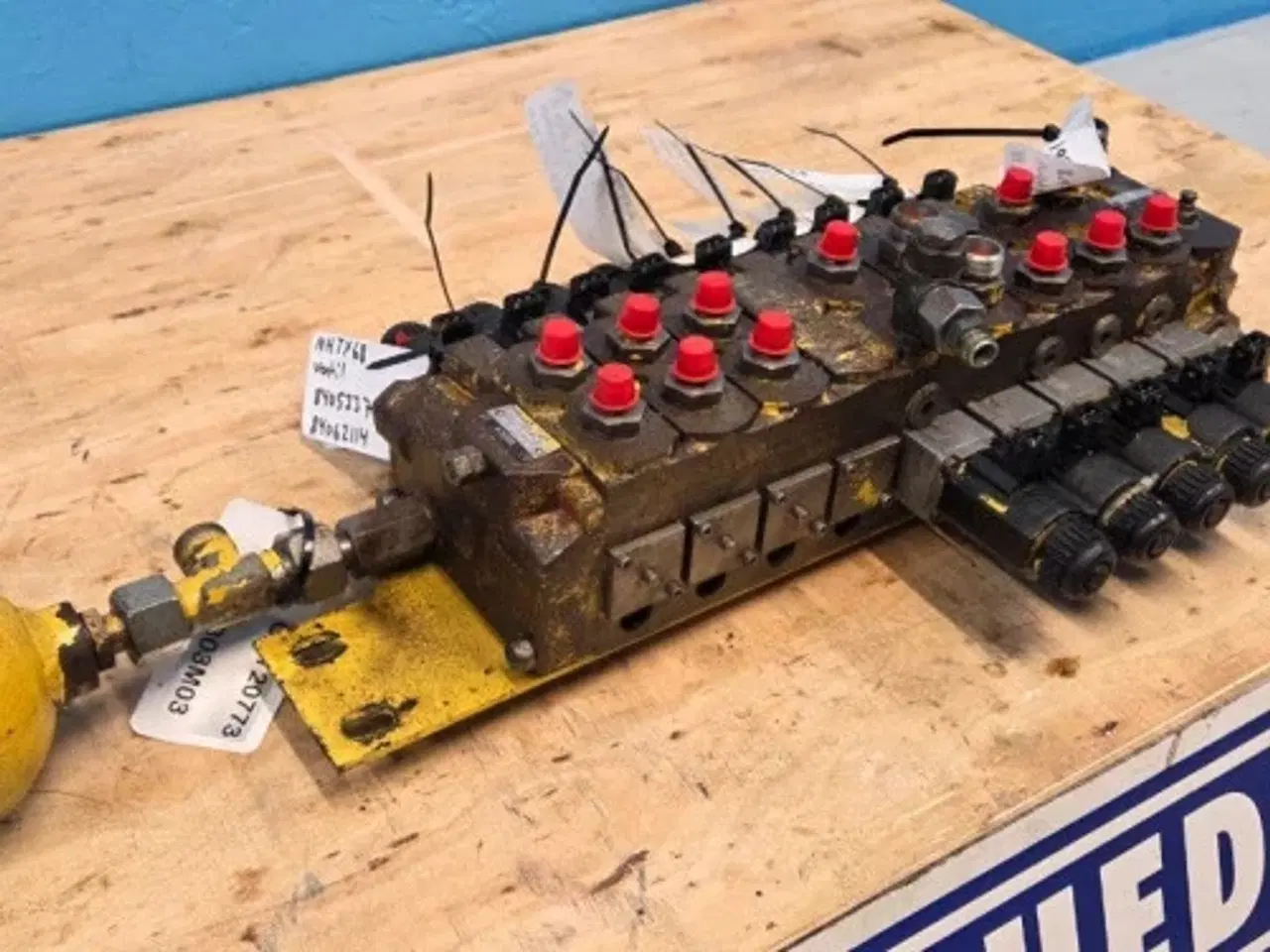 Billede 17 - New Holland TX68 Hydraulikventil 84023470