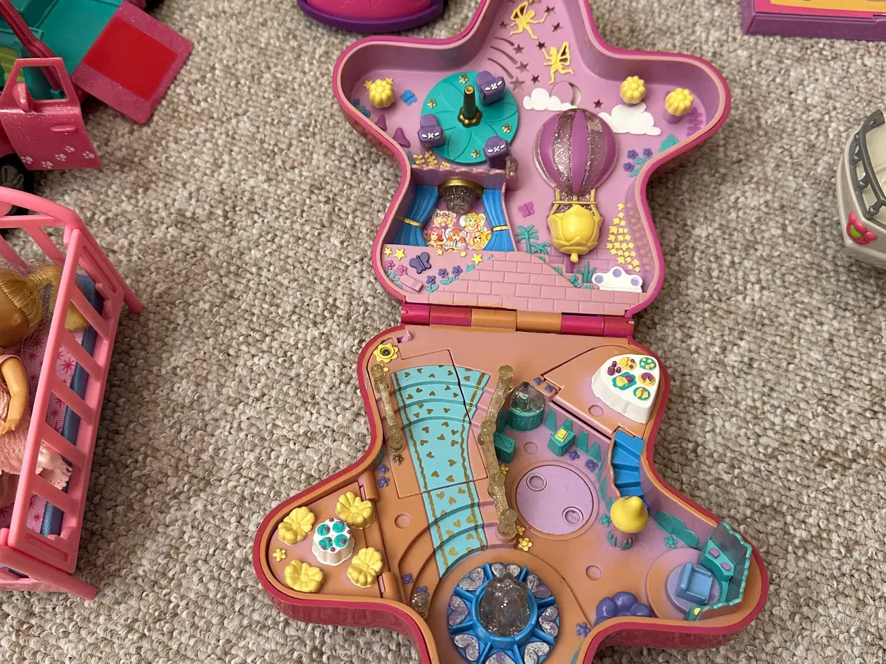 Billede 3 - Polly Pocket Legetøjssæt inkl. biler og tilbehør