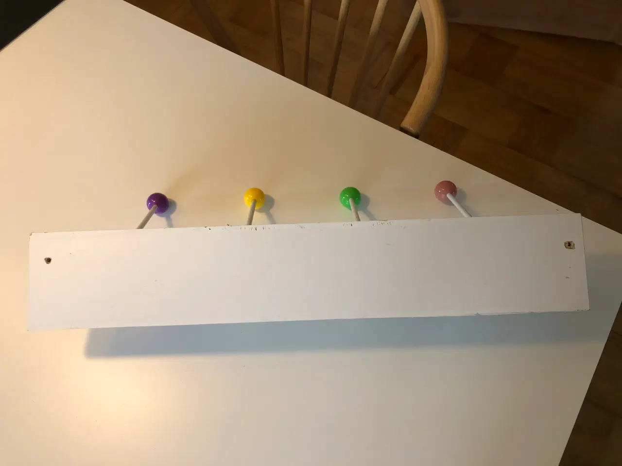 Billede 7 - Knagerække i flotte farver til børnene