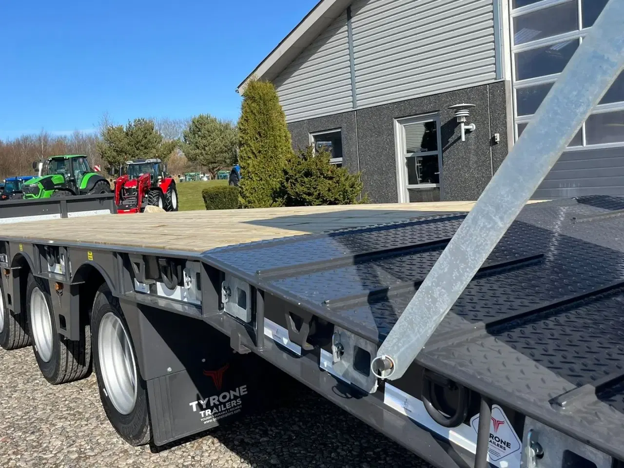 Billede 22 - Tyrone 27TLL LANG MODEL med forbredningsudstyr . Affjedret træk og affjedret aksler. Med hydrauliske ramper og værktøjskasse