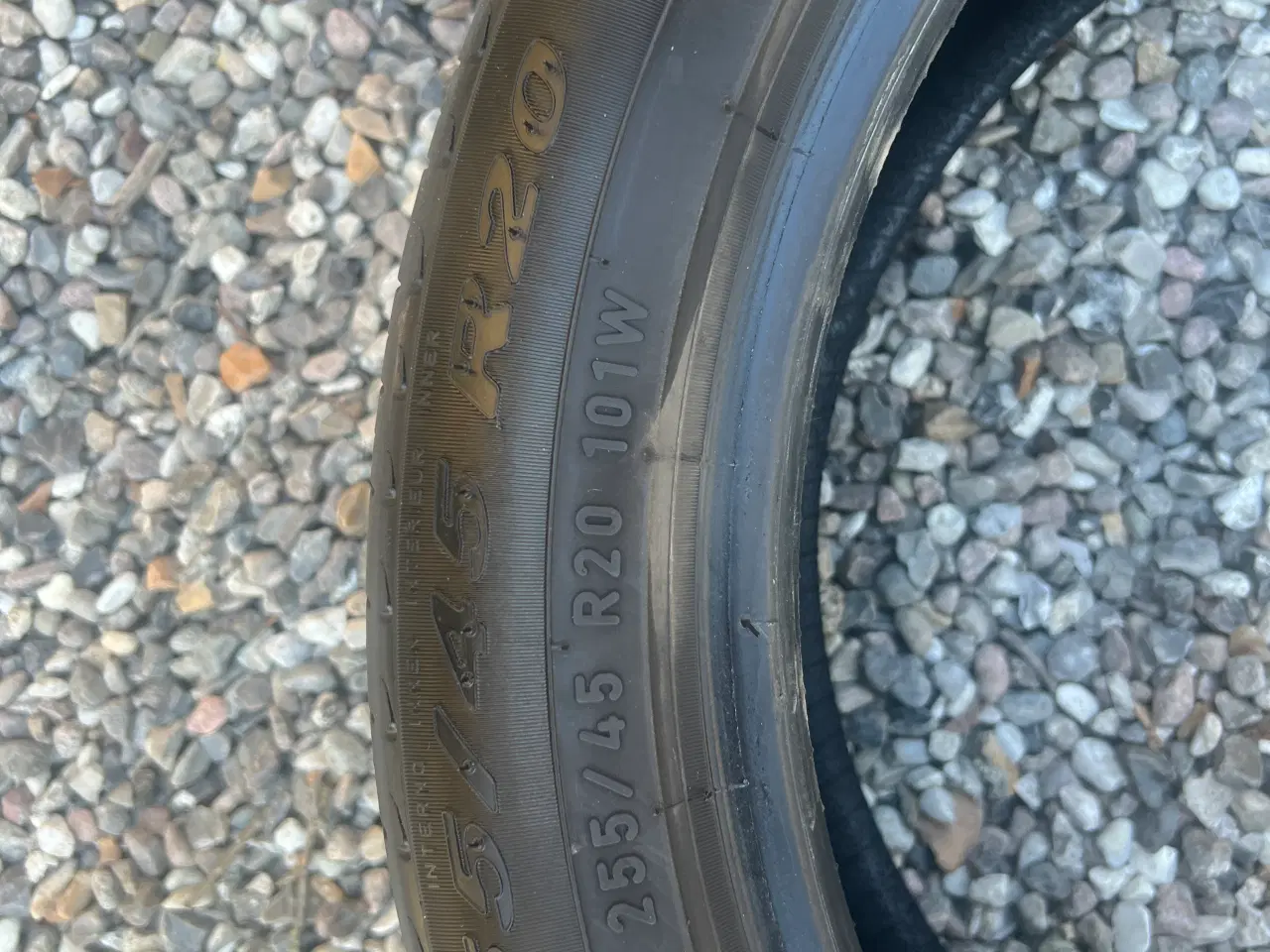 Billede 4 - Næsten nye sommerdæk fra Pirelli – kun kørt 12.000