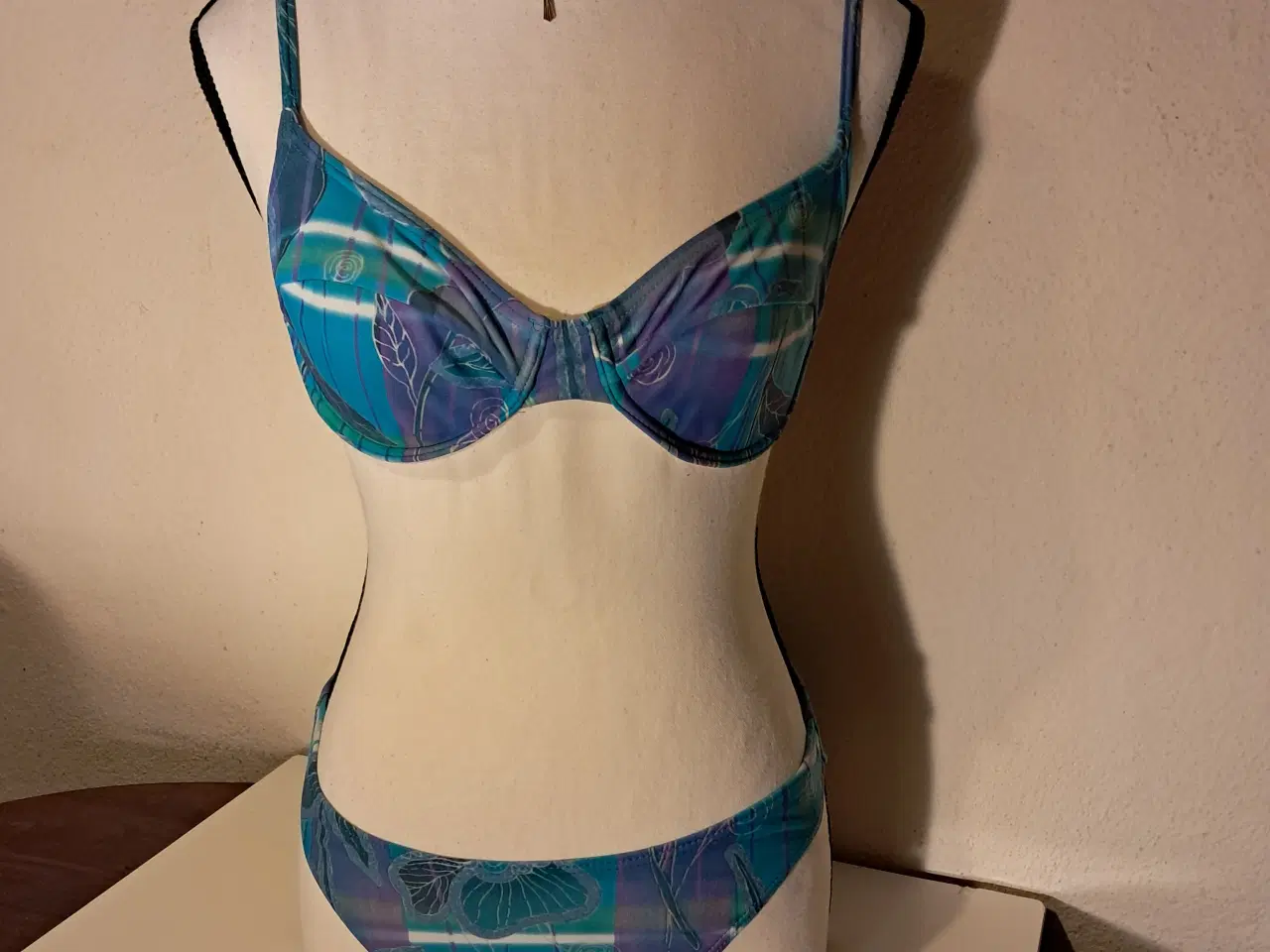 Billede 1 - AQUA str. 38 bikinisæt