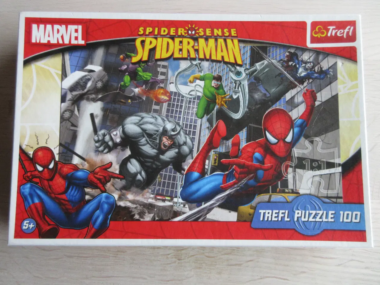 Billede 1 - "Spiderman" puslespil og figur ;-)