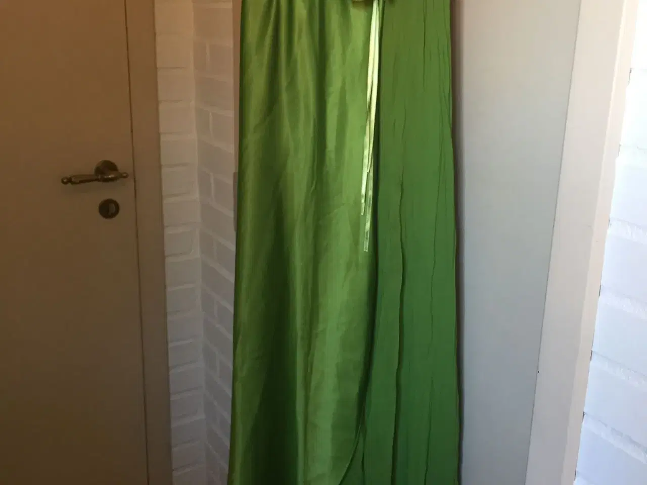Billede 3 - Flot grøn lang kjole