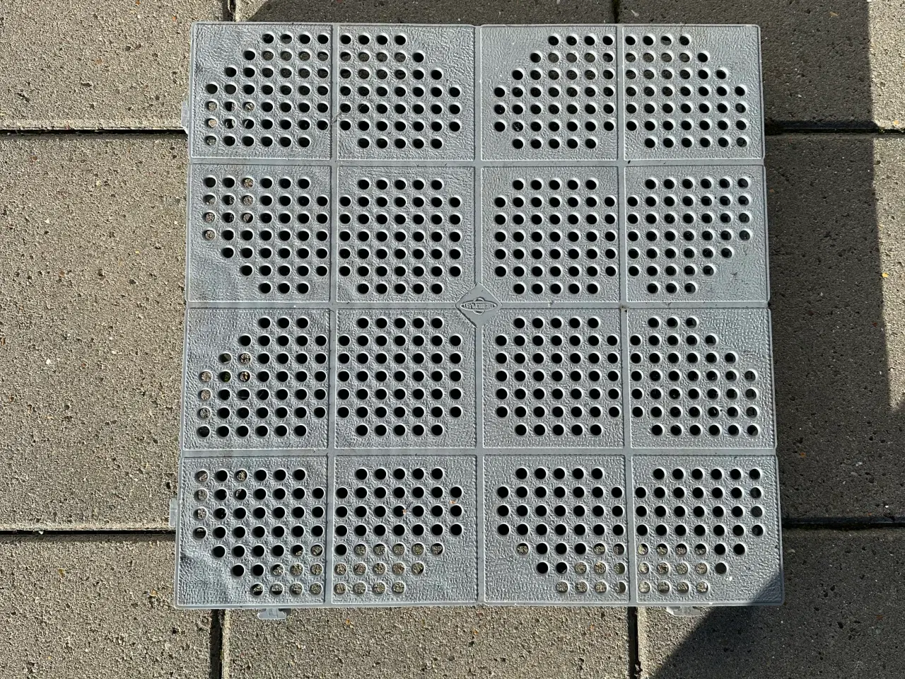 Billede 4 - Gulvflise 40x40x5 cm. 123 Stk. + mange halve 20x40