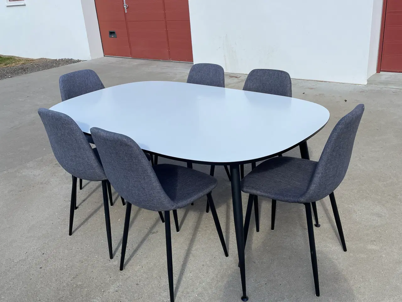 Billede 2 - Spisebord med stole