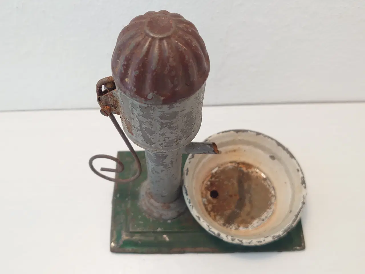 Billede 3 - Gammel velfungerende vandpost i blik. H 18,5cm.