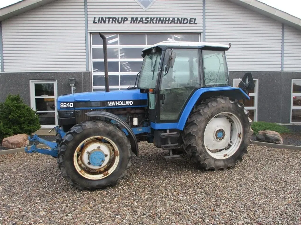 Billede 1 - New Holland 8240 SLE  Med frontlift og frontPTO