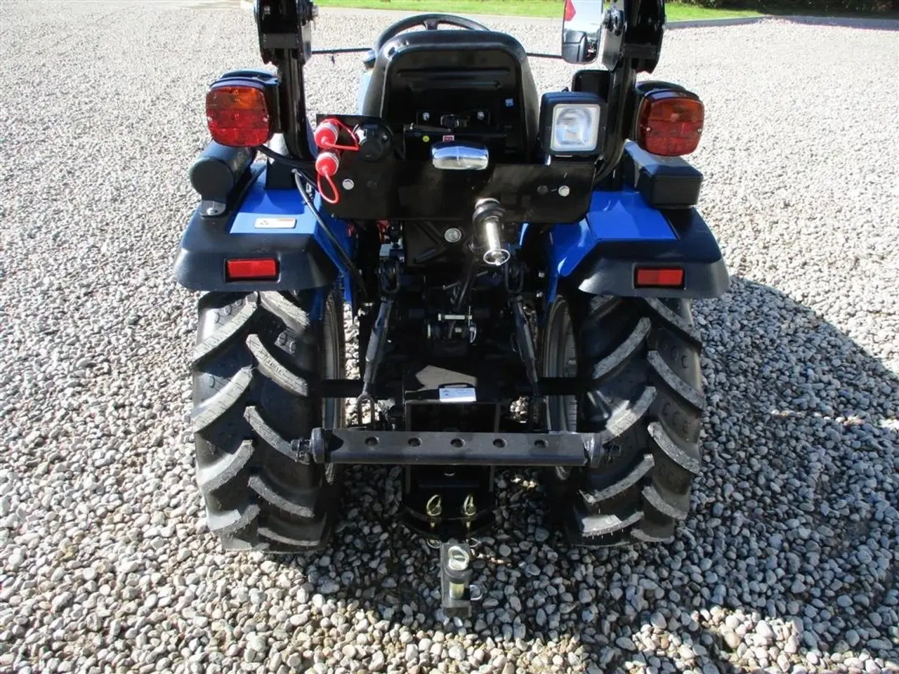 Billede 3 - Solis 26 6+2 Gearmaskine med Servostyring og brede traktorhjul