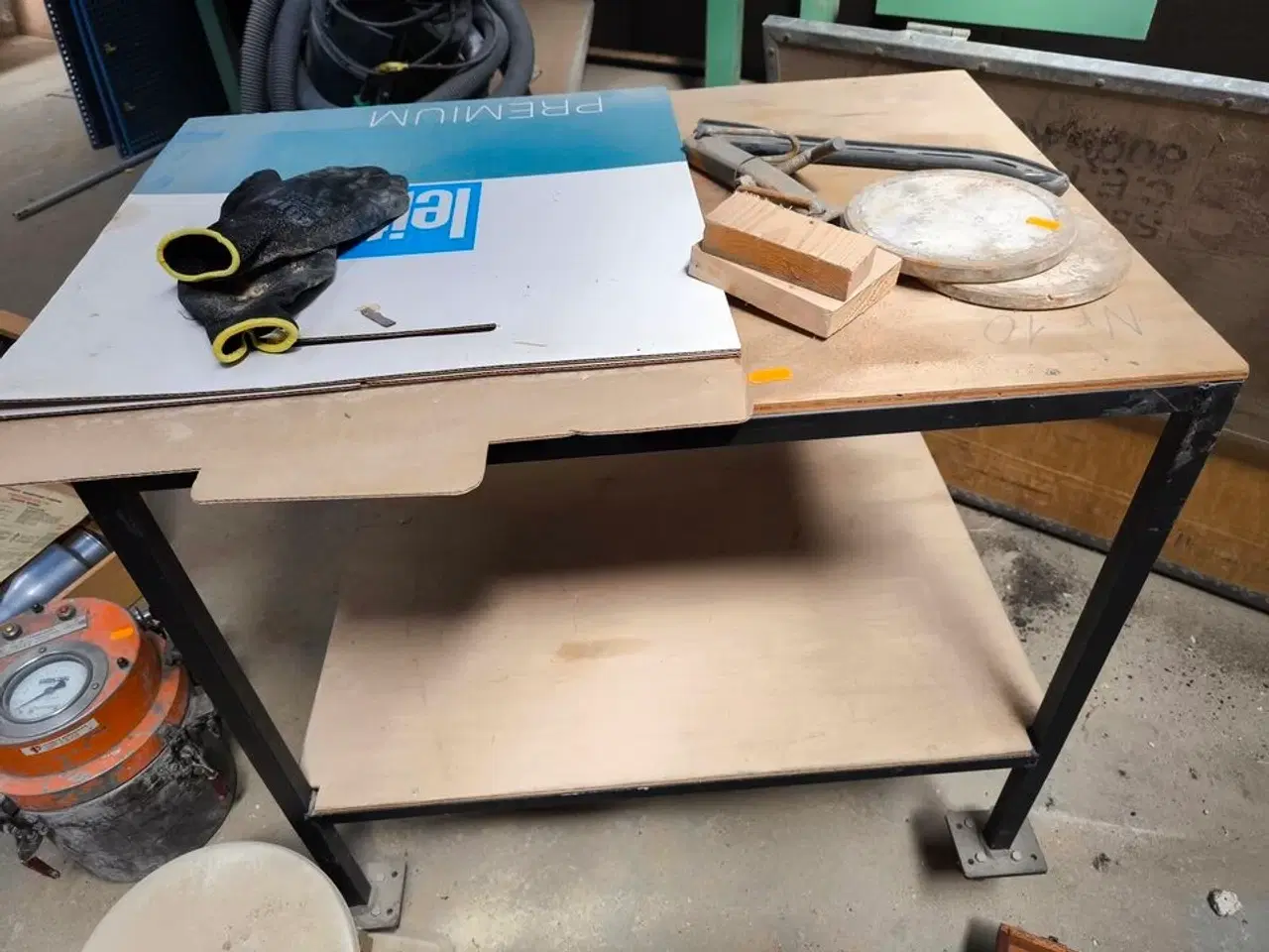 Billede 1 - Rullebord inkl. indhold