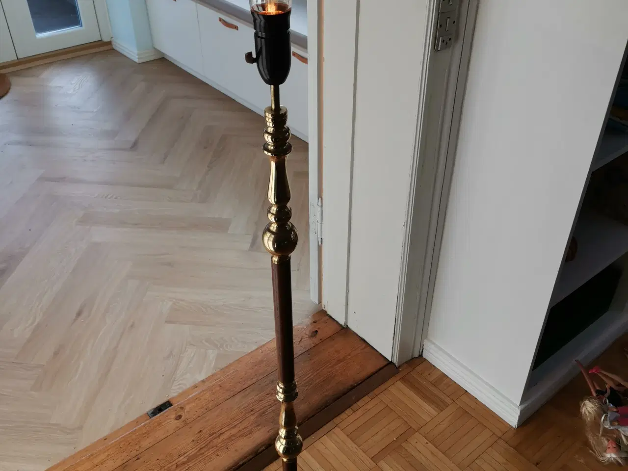 Billede 1 - Smuk gammel lampe 