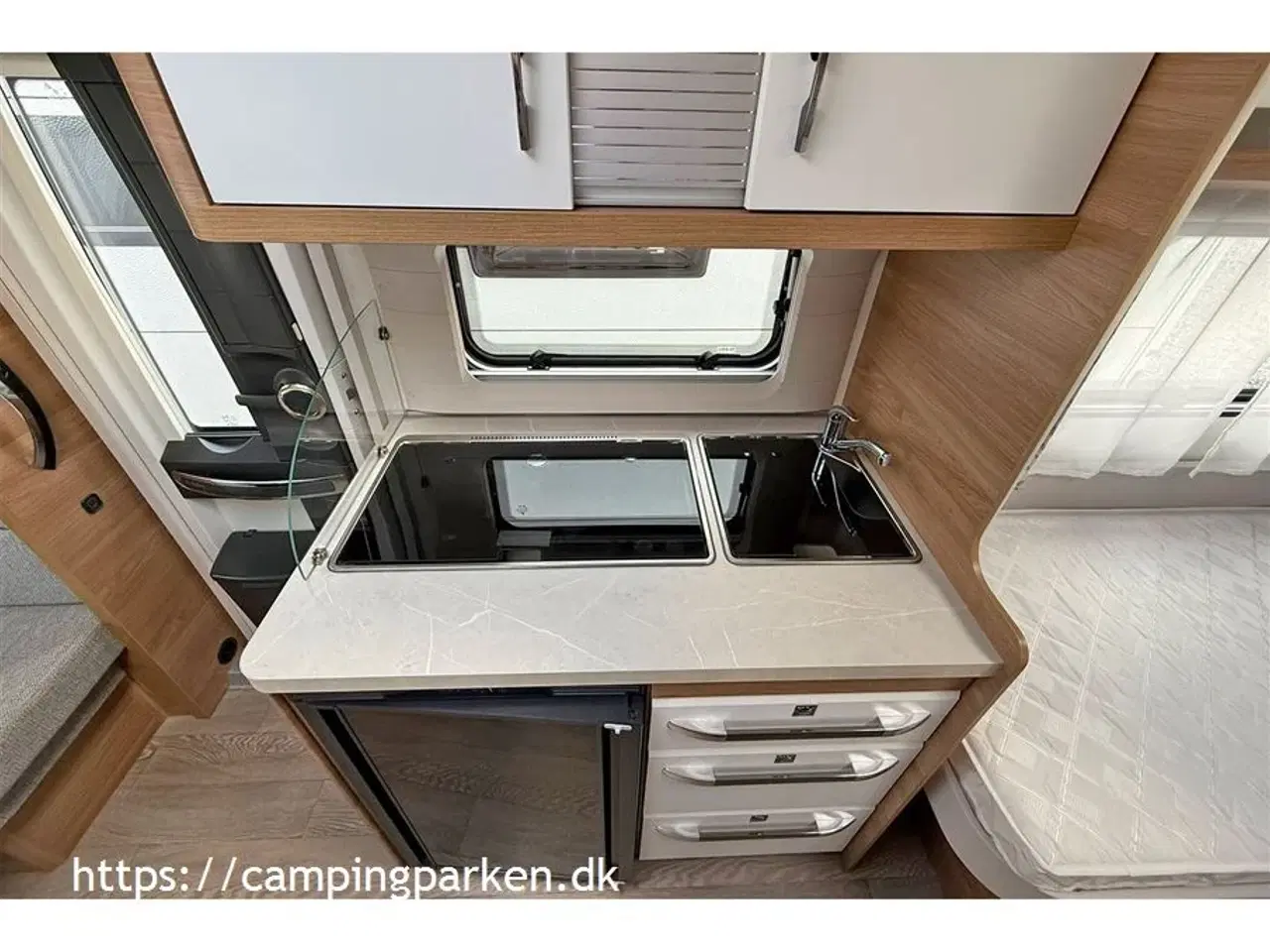 Billede 4 - 2023 - Hobby De Luxe 460 LU   Flot, nyere Hobby med populær indretning, mover og posemarkise