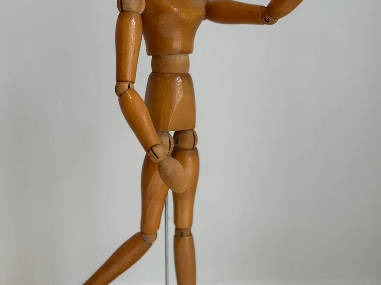 Billede 2 - Gammel tegnefigur / kunstner-dukke i træ