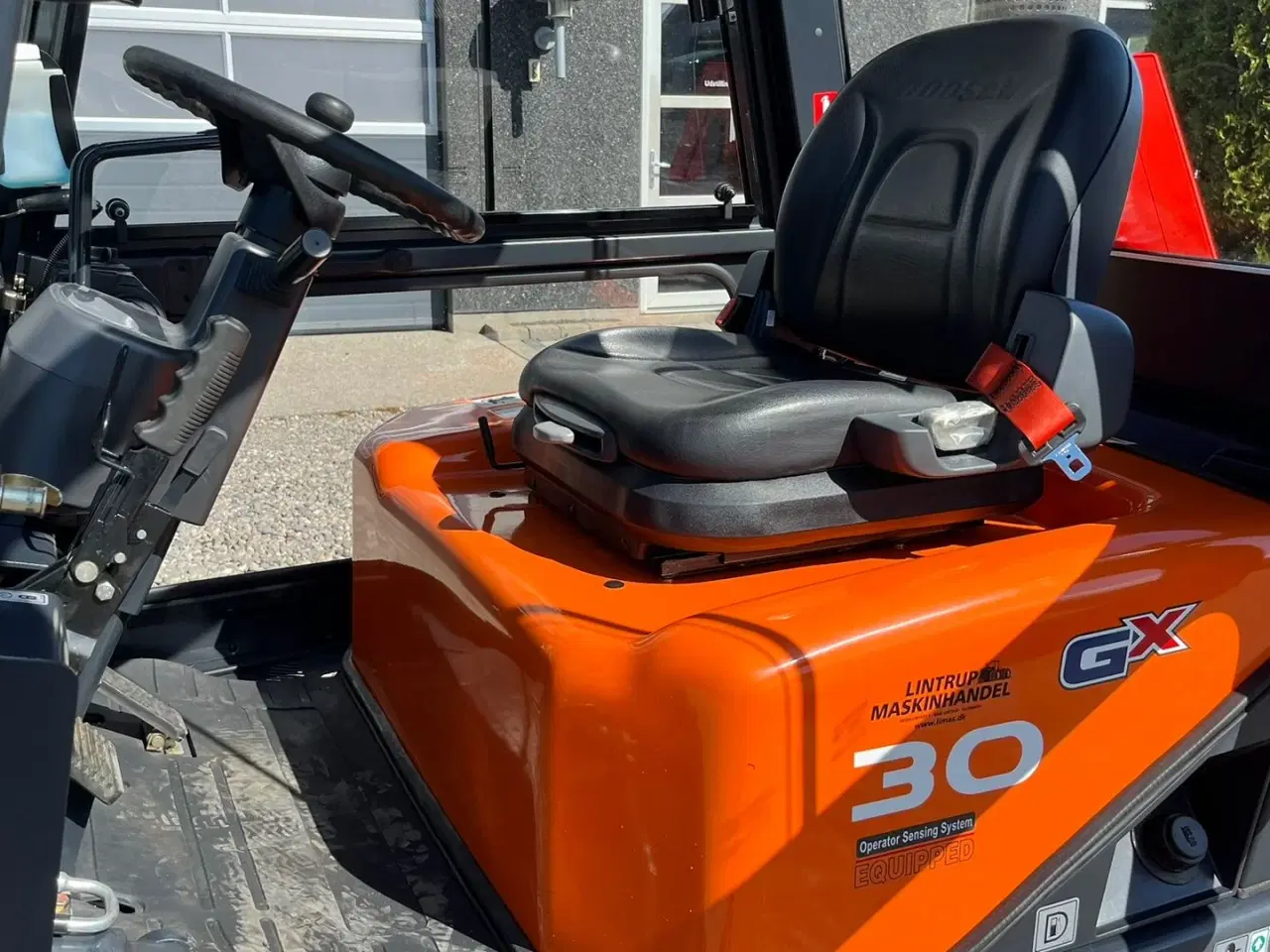 Billede 4 - Doosan D30 G med kabine og KUN 57 TIMER FRA NY, MED TIME GARENTI