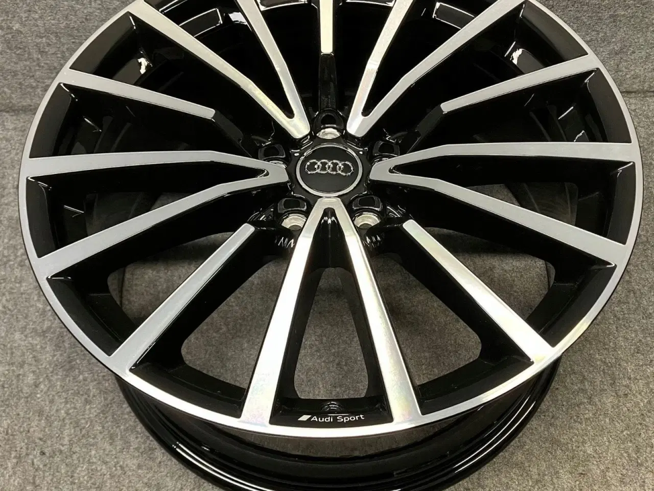 Billede 2 - ALUFÆLGE AUDI A4 S4 8W0 19"