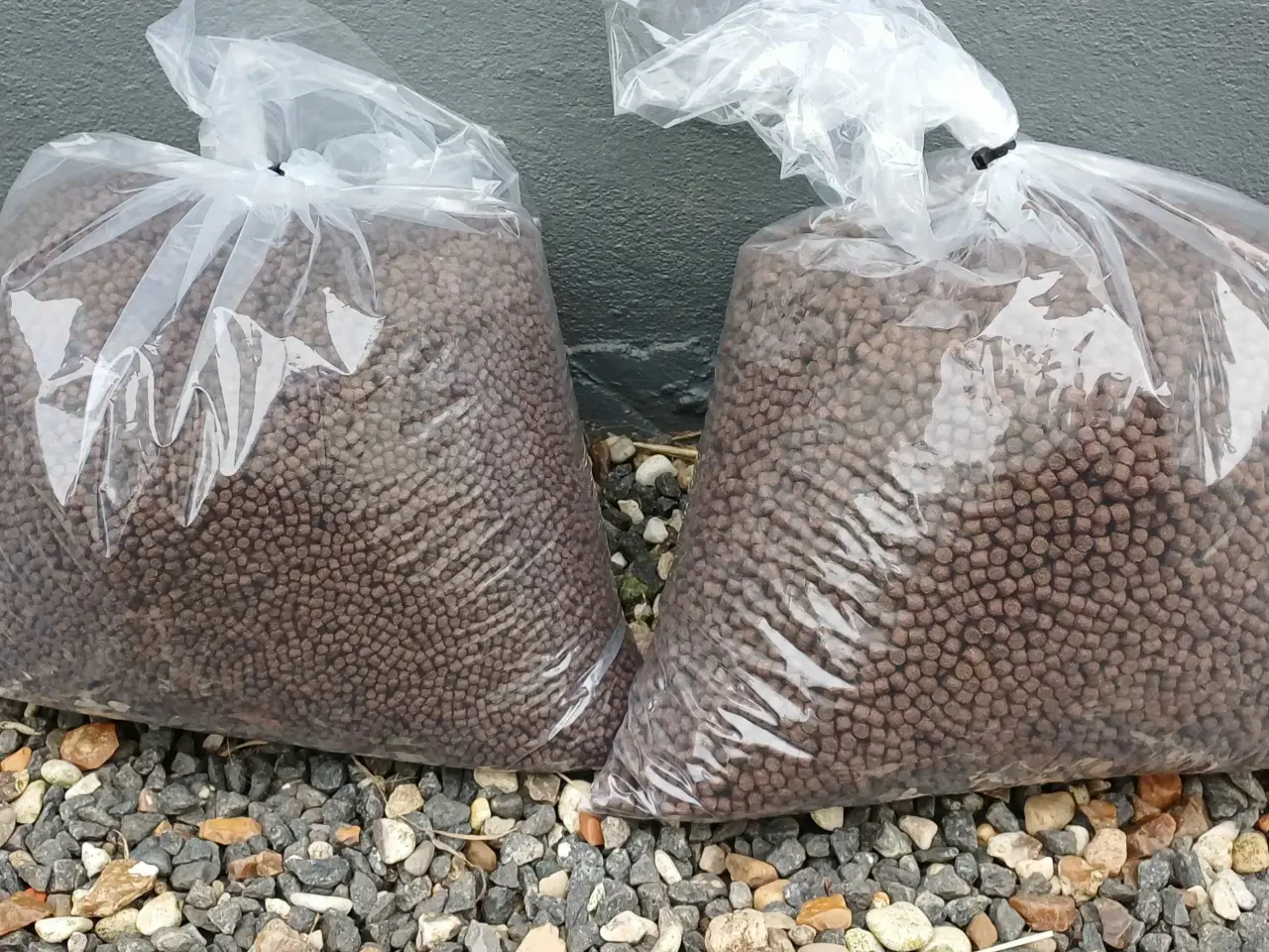 Billede 1 - 4.5 kg. Flydende koi foder