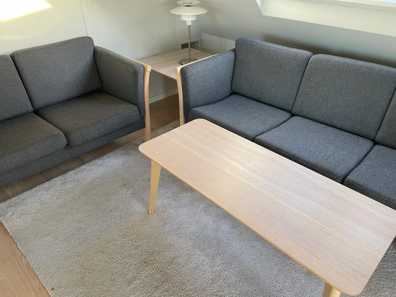 Billede 3 - 2 + 3 personers stof sofa og 2 stk sofa bore