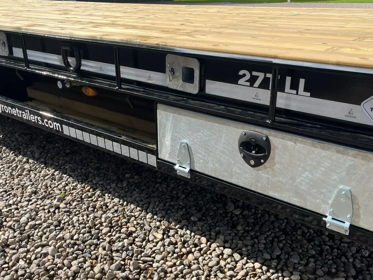 Billede 13 - Tyrone 27TLL LANG MODEL med forbredningsudstyr samt kombi bremser, både luft og hydrauliske bremser. Affjedret træk og affjedret aksler. Med hydrauliske ramper og værktøjskasse