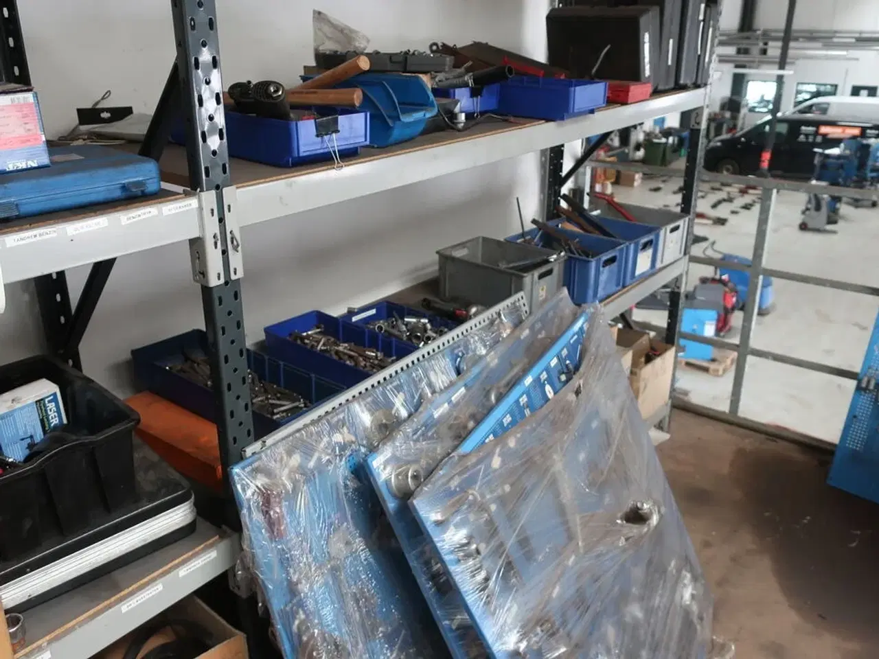 Billede 24 - Diverse forbrugsmaterialer, værktøj, biludstyr m.v.