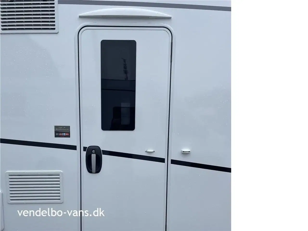 Billede 2 - 2026 - Dethleffs Just T 7052 EB - 90 Year   Enkeltsenge med 150 mm tyk 7-zoners madrasser i klimaregulerende materiale og gode liggemål på hele 215 cm