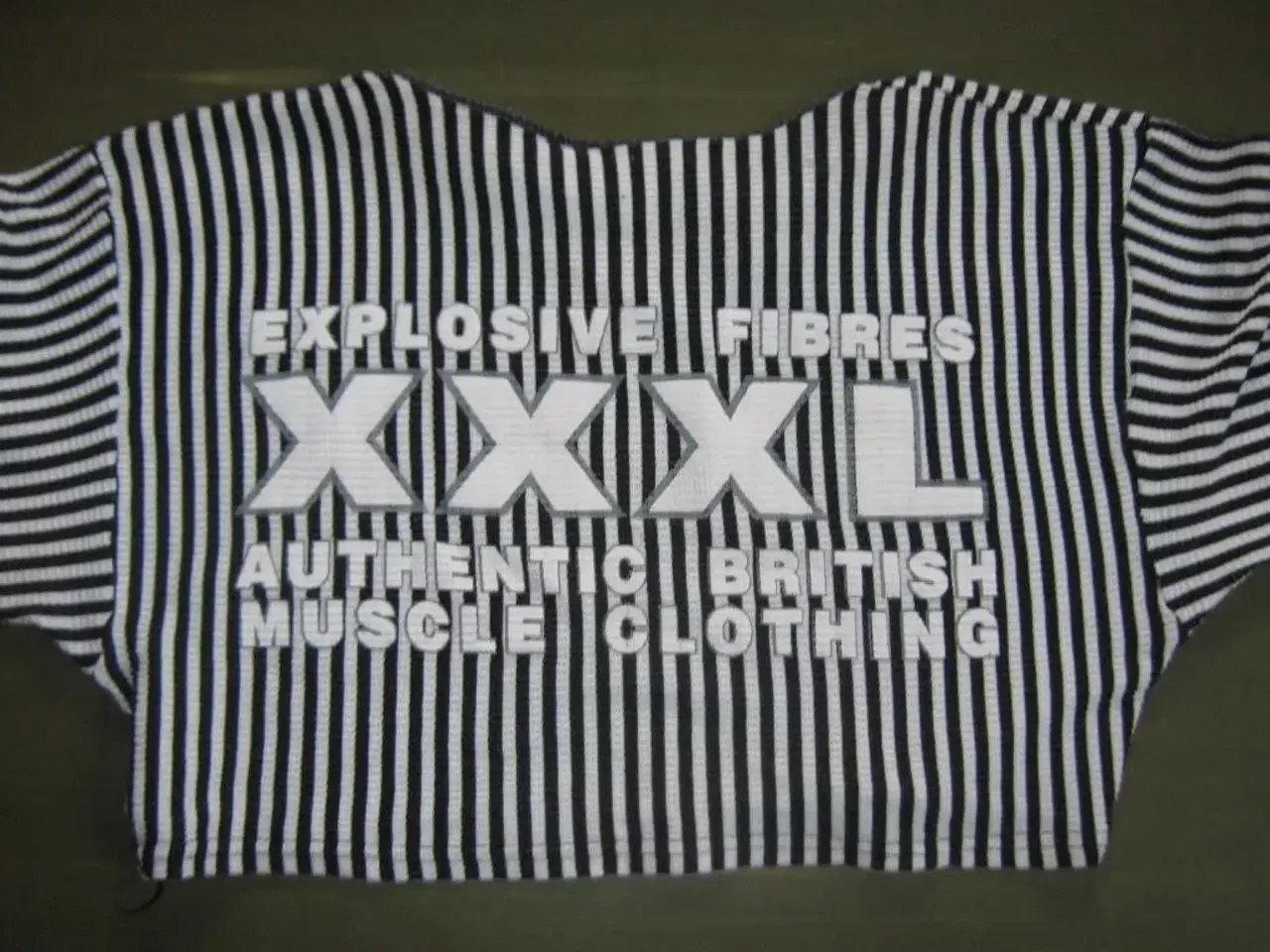 Billede 2 - XXL ultrakort sort- og hvidstribet bluse