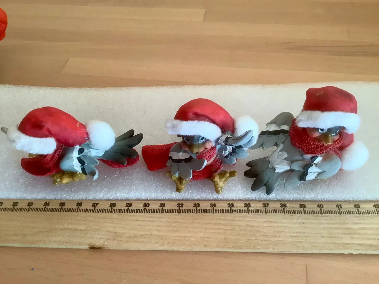 Billede 3 - Fugle med nissehuer til dekoration.