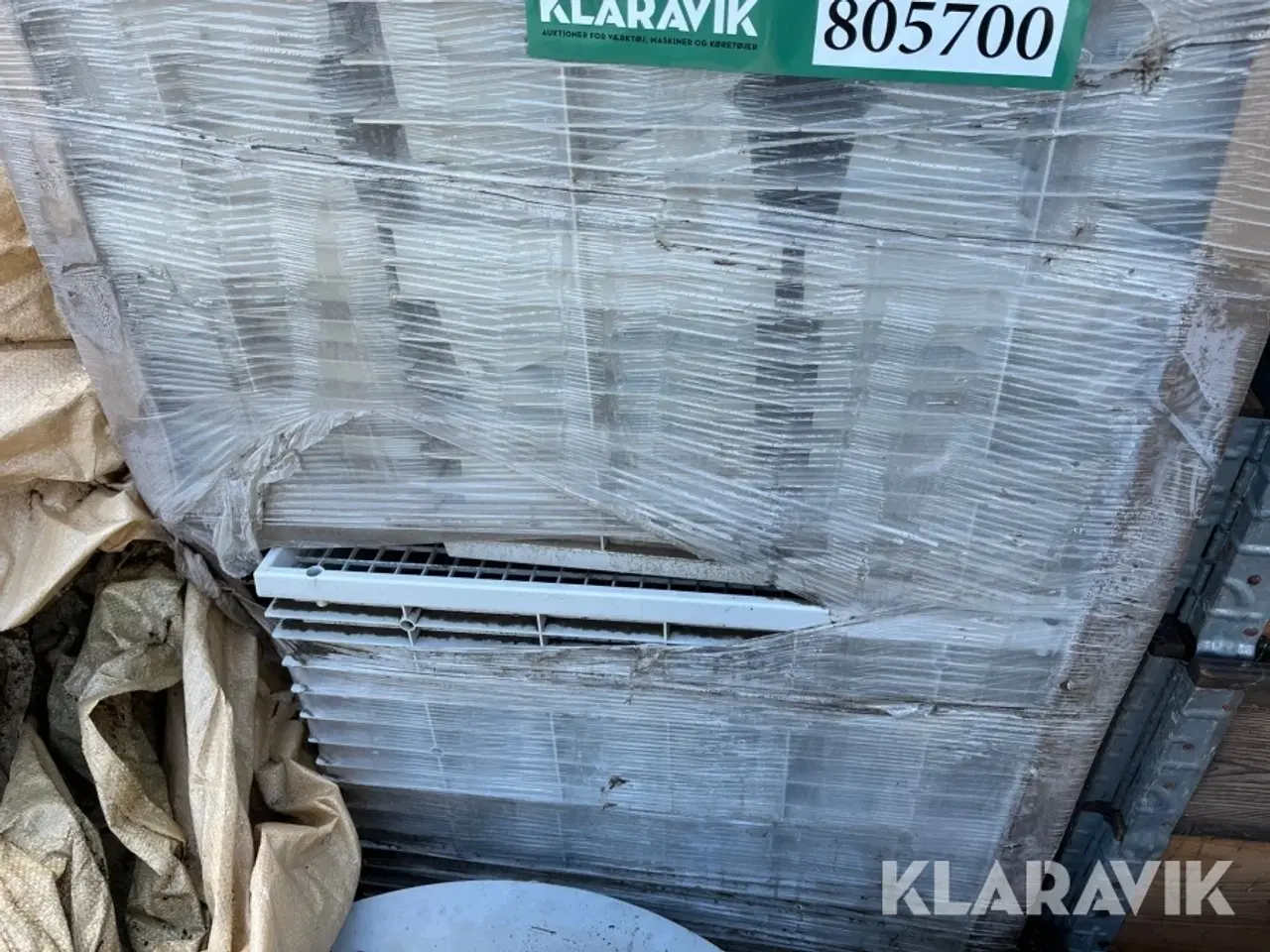 Billede 4 - Ventilatorer og rammer  Skiold ca. 48 styk