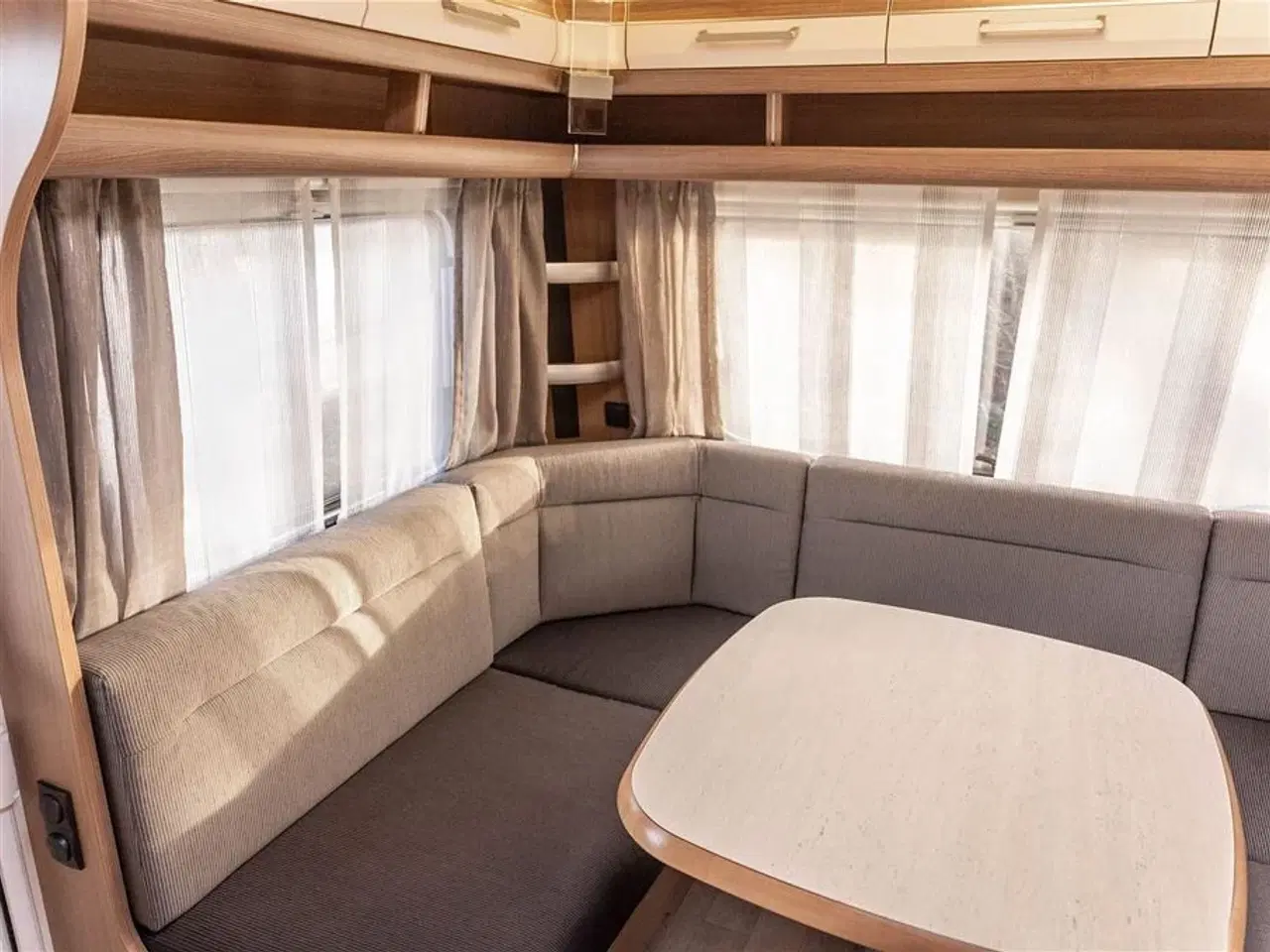 Billede 34 - 2016 - Fendt Bianco Selection 515 SG Rummelig kvalitetsvogn med enkeltsenge