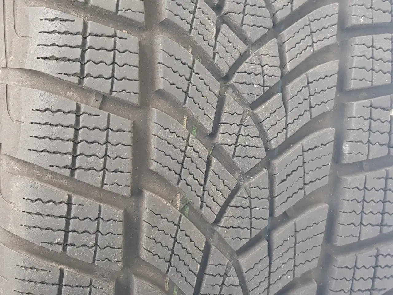 Billede 3 - Vinterdæk 225/60 R17 V103 m. fælge