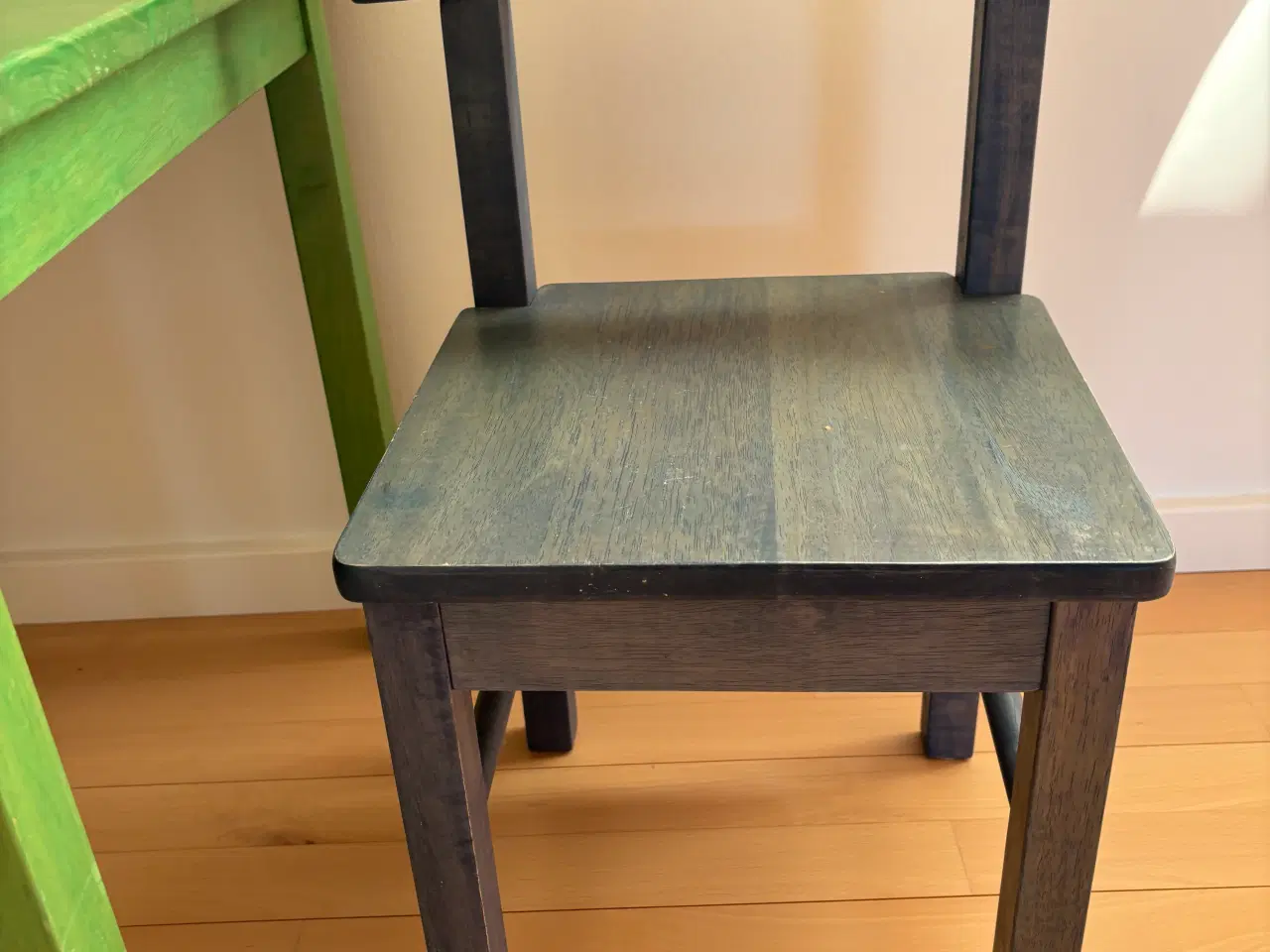 Billede 1 - Børne Leje/Aktivitets Bord m/ 2 stole i Grøn/Blå