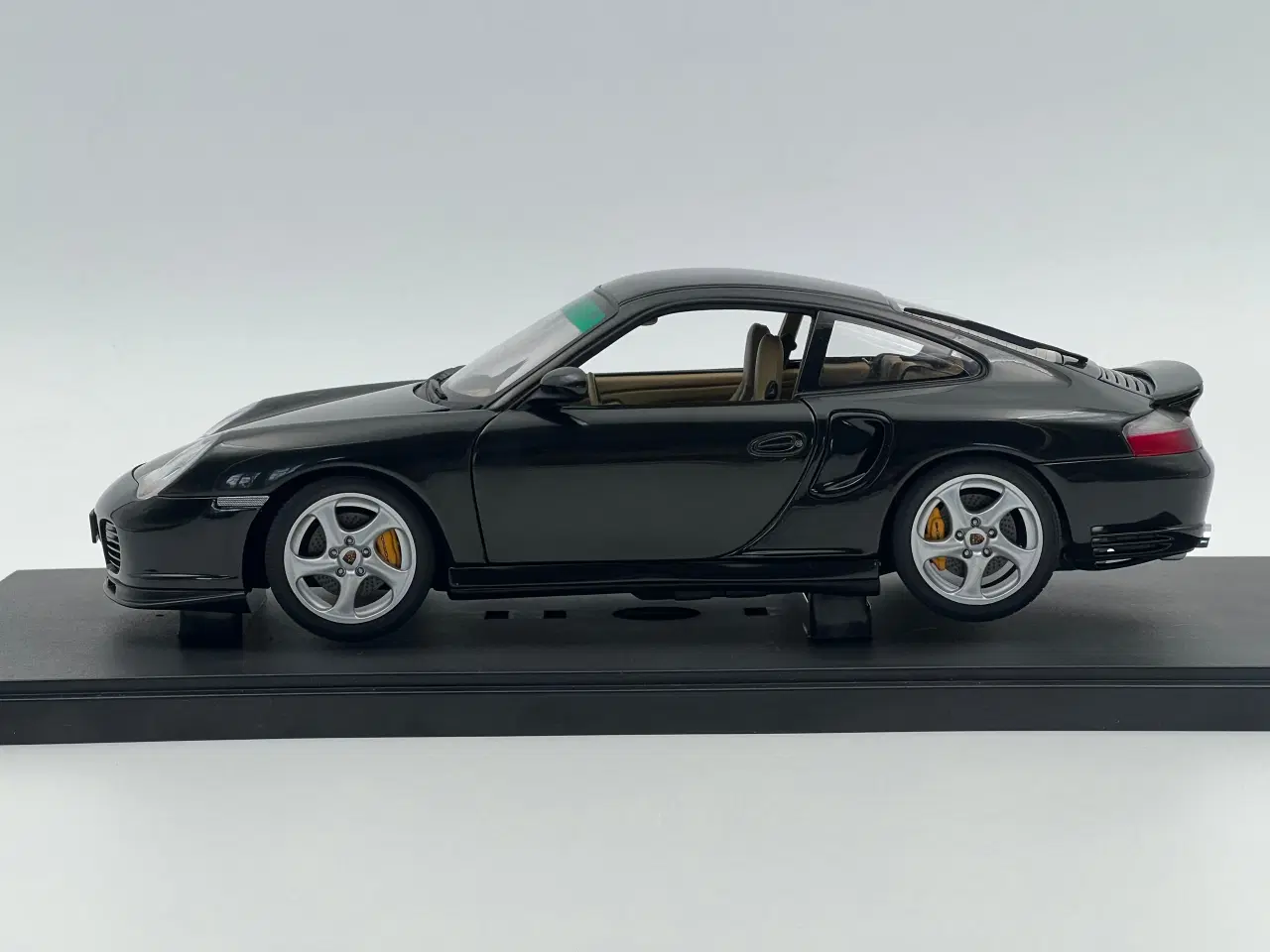 Billede 2 - 2005 Porsche 911 Turbo S (996) - AUTOart - 1:18