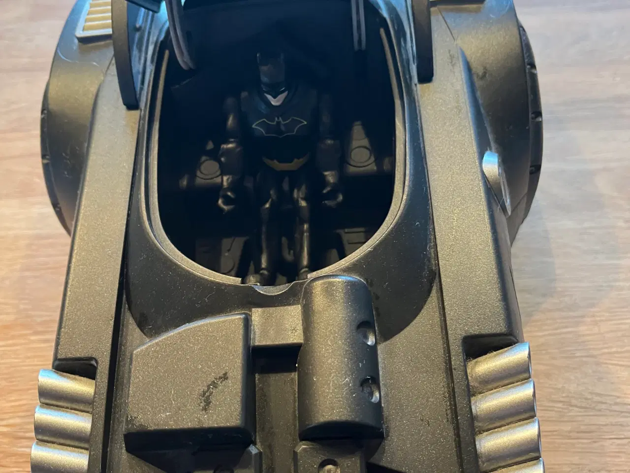 Billede 2 - Fjernstyret bil Med Batman figur