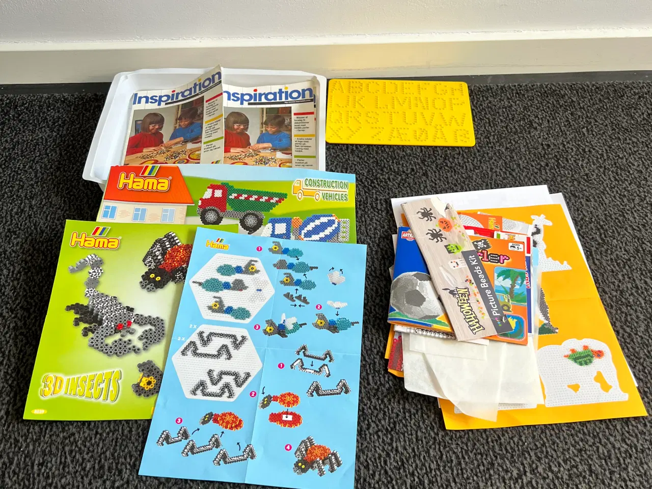 Billede 4 -  NABBI  -- Hama  plastperler + plader mm 