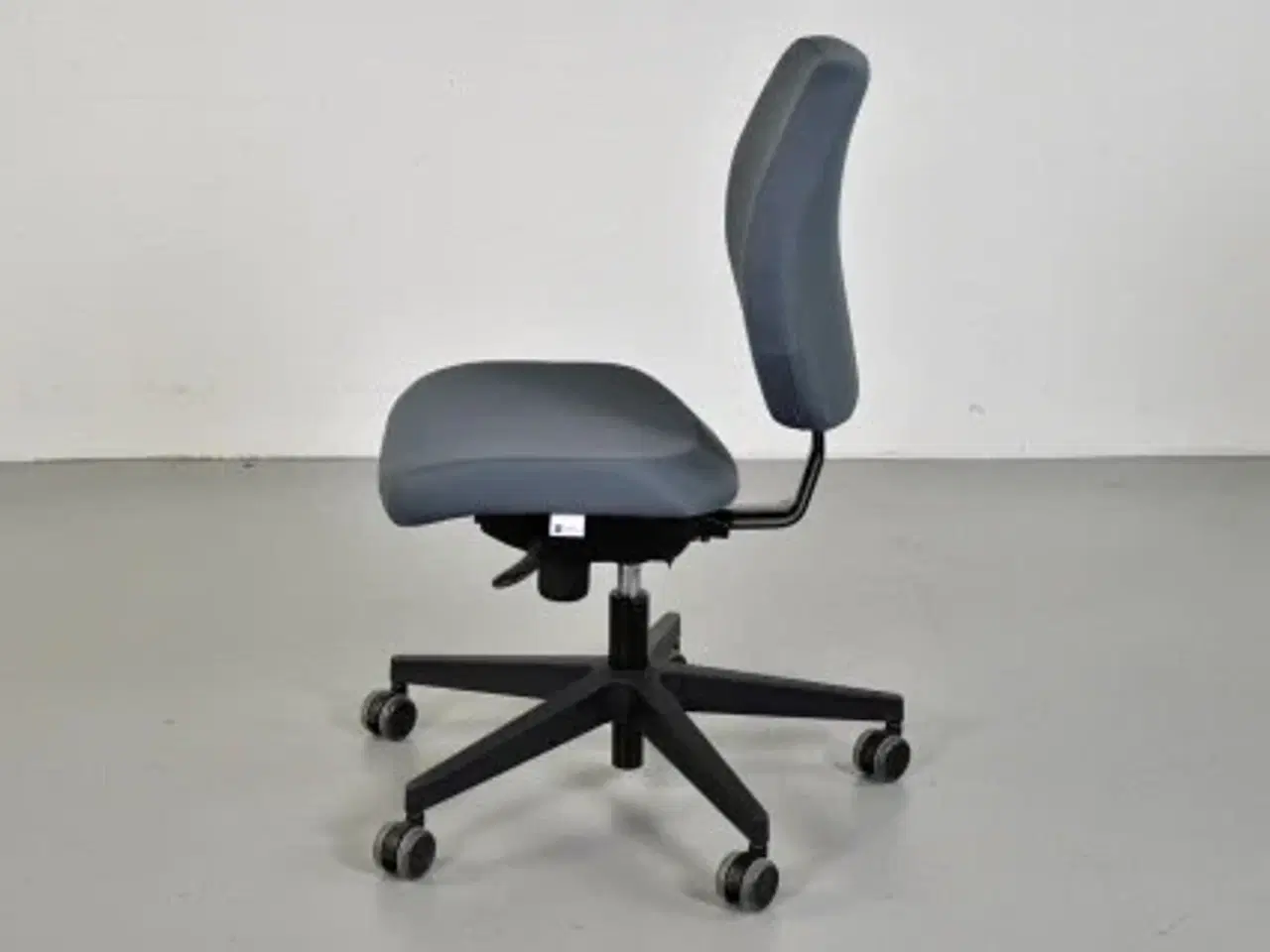 Billede 2 - Scan office kontorstol med blå/grå polster og sort stel, lav ryg