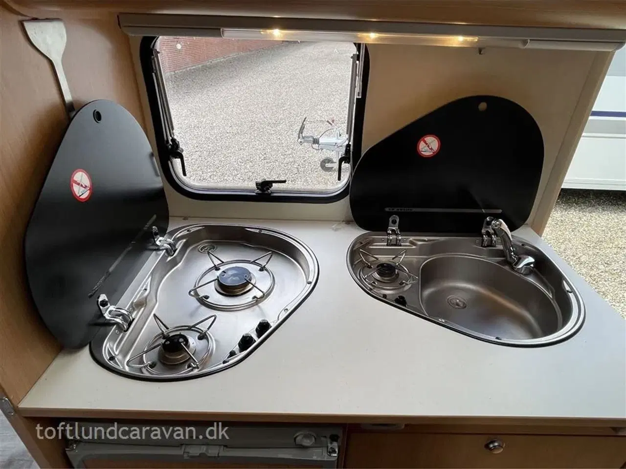 Billede 8 - 2013 - Adria Altea 390 PS   LAV EGENVÆGT KUN 800 KG, PERFEKT TIL EL-BILER. Yderst velholdt vogn, m/MOVER og Isabella fortelt.