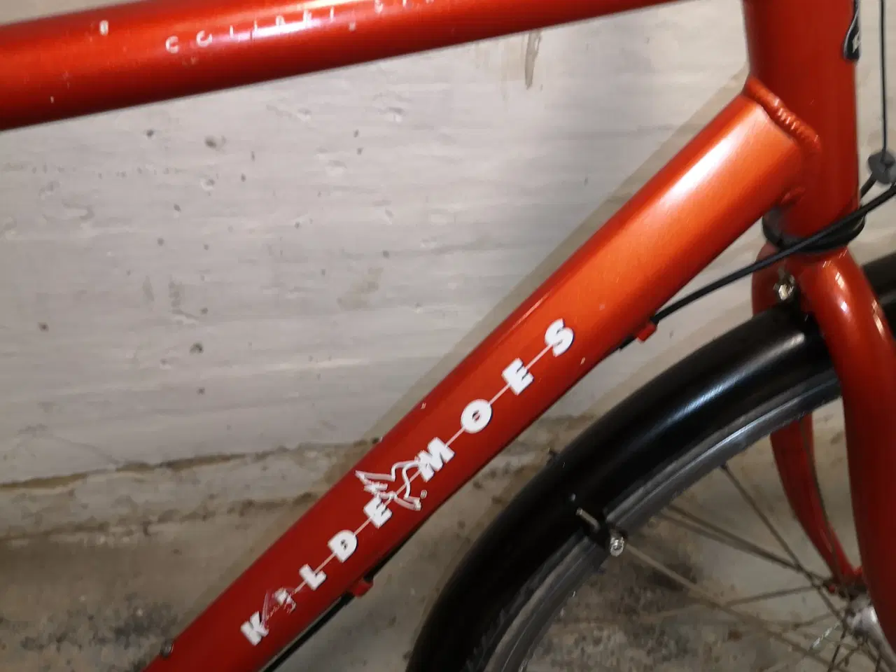Billede 4 - KILDEMOES rød 28"  57cm ,3 gear , Løs  ,ny dæk bag