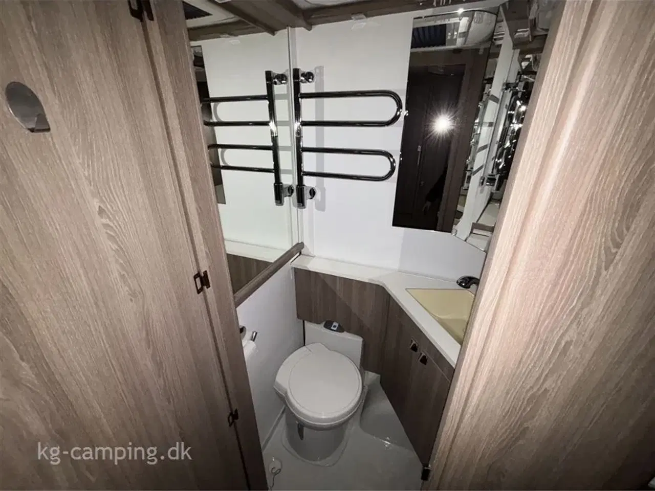 Billede 12 - 2016 - Kabe Royal 560 GLE KS   Topudstyret luksusvogn med mover, klimaanlæg og Markise