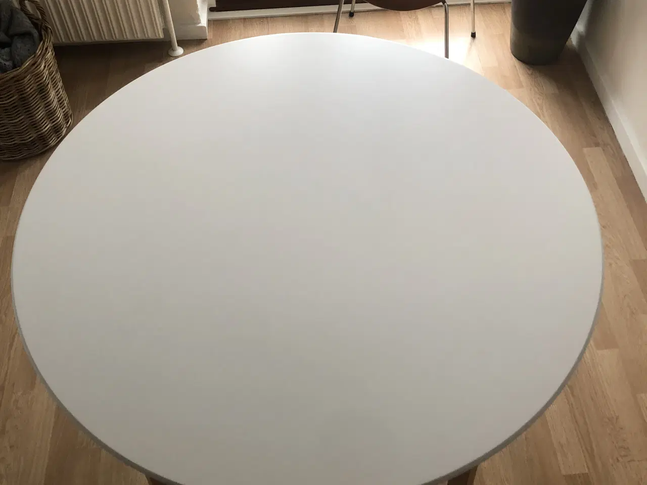 Billede 2 - Spisebord til den lille lejlighed.