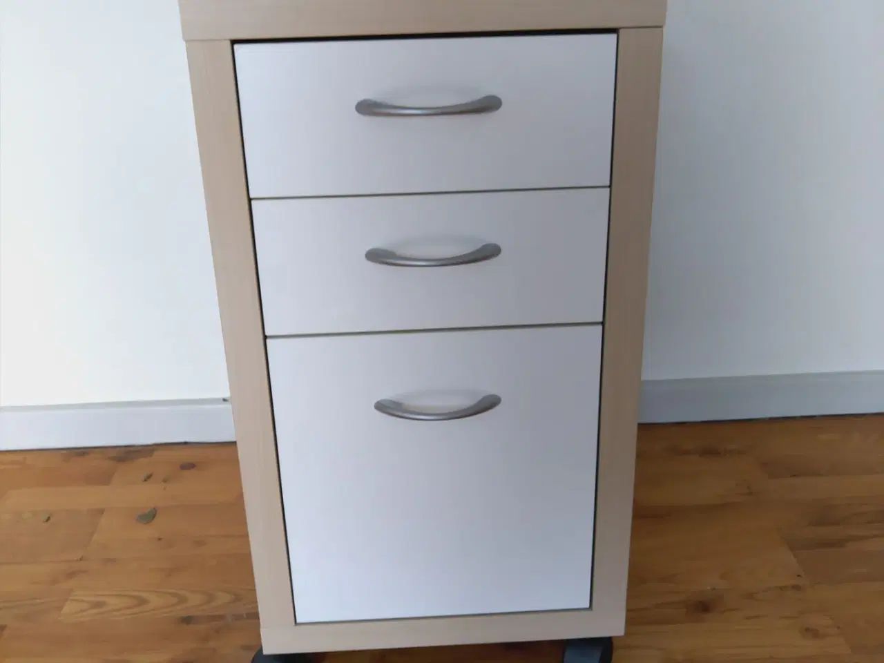 Billede 1 - Arkiv skab på hjul