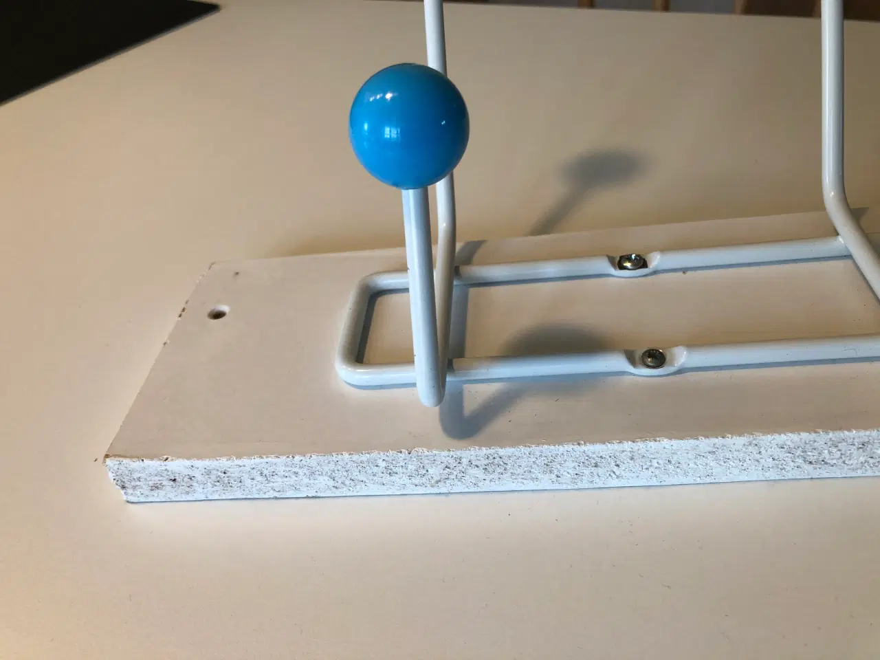 Billede 5 - Knagerække i flotte farver til børnene