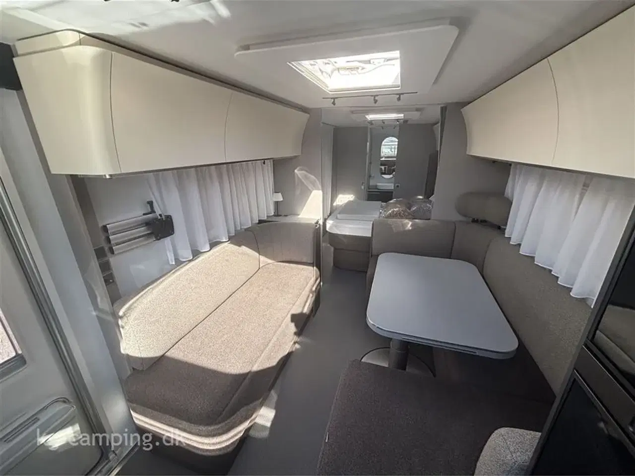 Billede 5 - 2022 - Adria Alpina 663 HT Twin   Meget flot vogn med mover og stort flot fortelt.