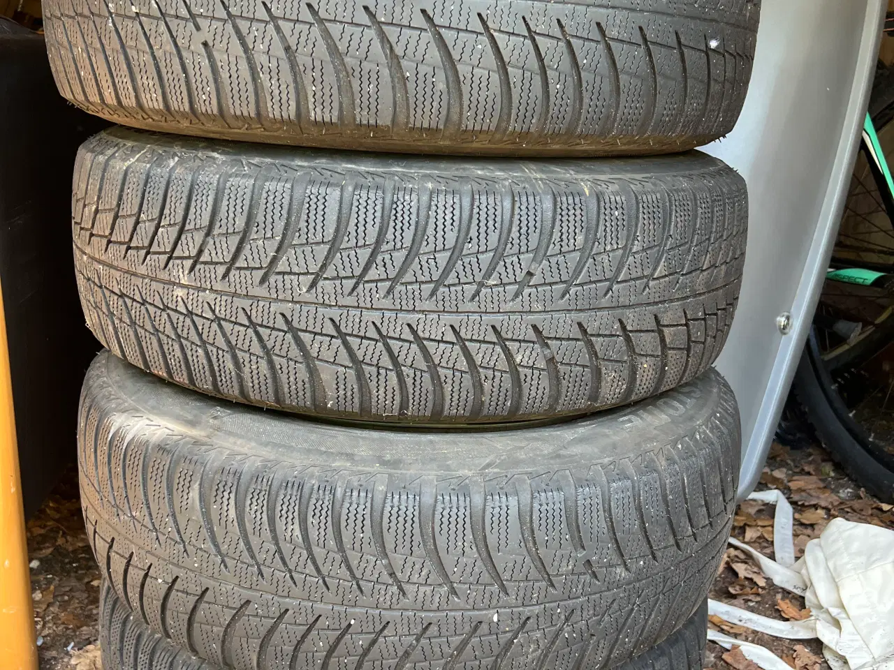 Billede 4 - Sæt med 4vinterdæk på fælge Bridgestone 195/65 R15