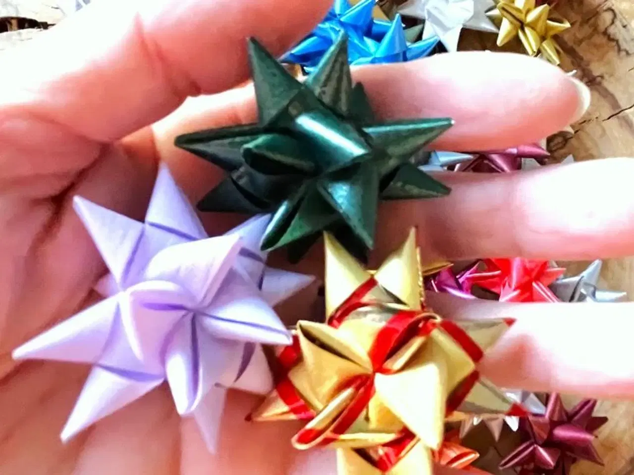 Billede 3 - Flettede stjerner - af genbrugs-gavebånd