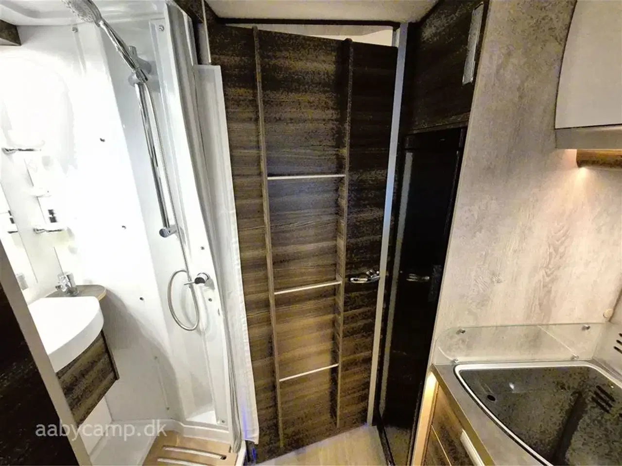 Billede 14 - 2022 - Laika Ecovip 3019 Automatgear. Solceller. 200Ah lithium batteri. 2000W inverter. A/C. udvendigt gas og bruseudtag. Markise. Plisse i front og side ruder. Anntex topmadras undervognsbehandlet. kan vejes op til 3650 Kg.