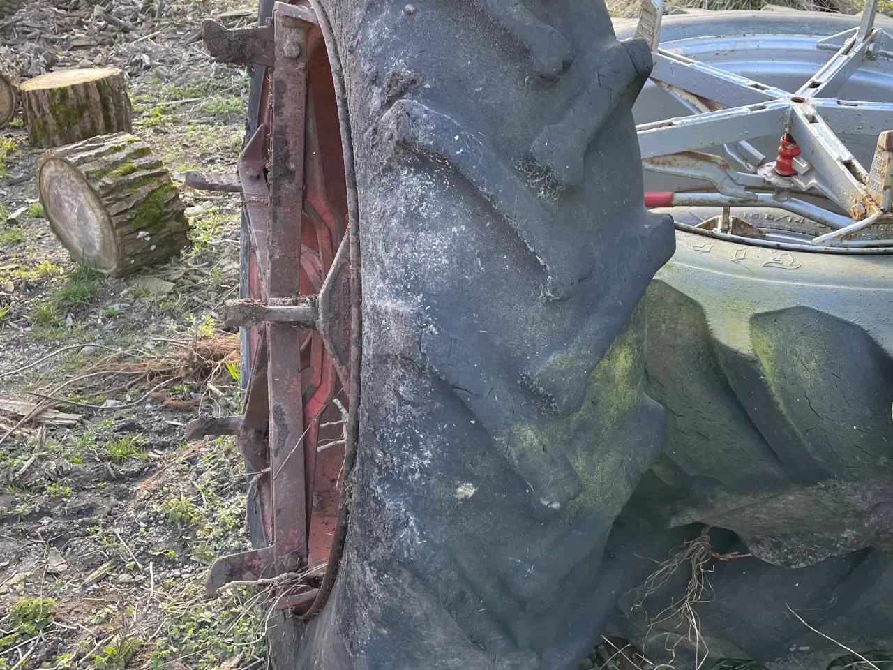 Billede 2 - 4 stk. traktordæk, heraf 2 tvillinghjul