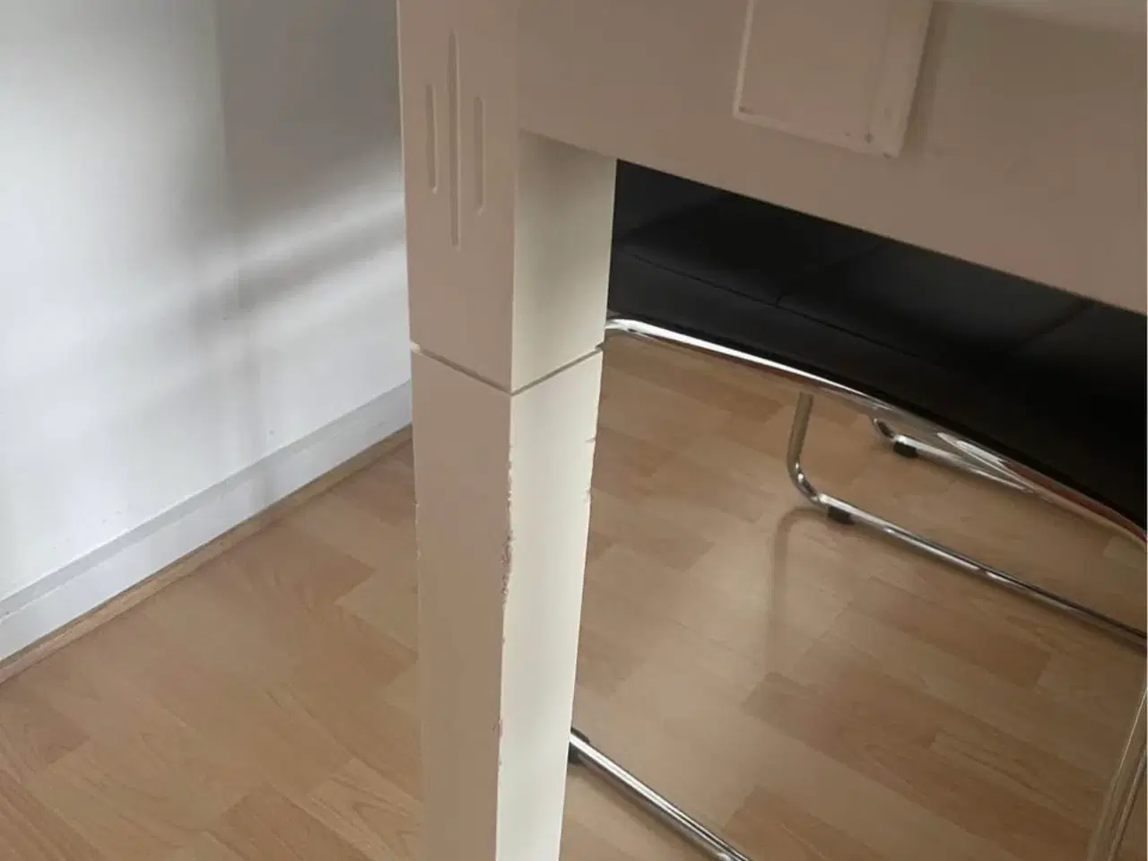 Billede 8 - Spisebord og 4 stole 